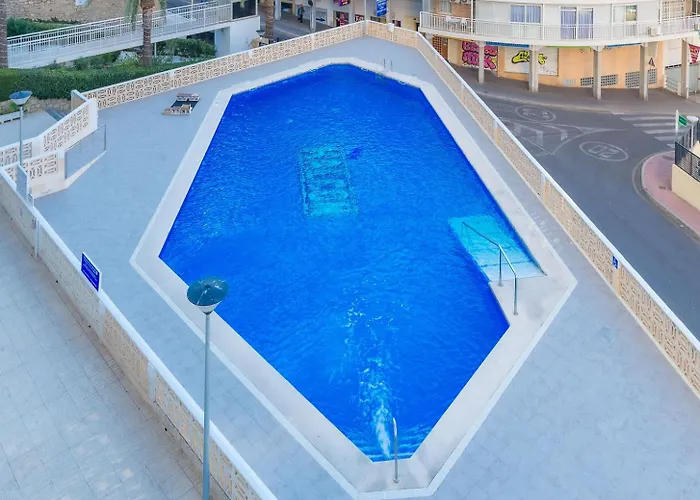 La Perla Seaview & Pool Levante Daire *